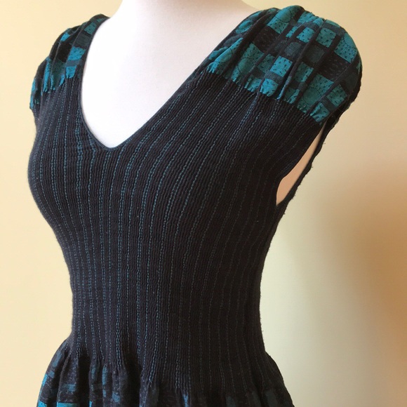 Studio M Dresses & Skirts - Studio M Stretchy Black Cap Sleeve Tea Party Dress